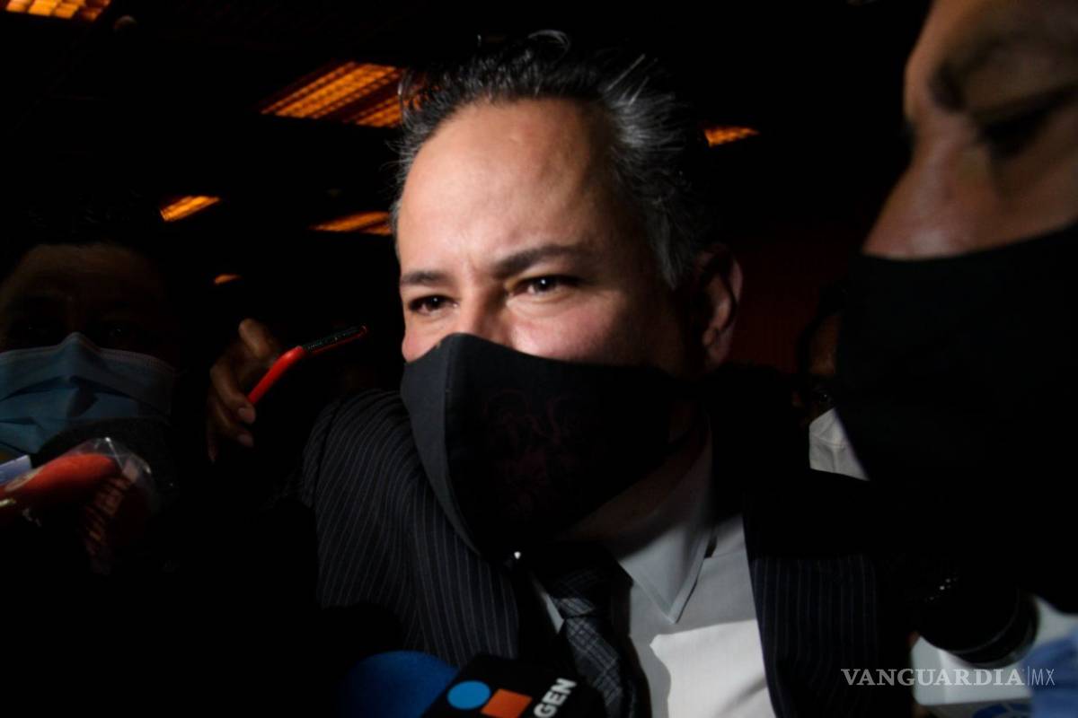 Santiago Nieto niega dar información sobre caso García Cabeza de Vaca, tras reunión con diputados