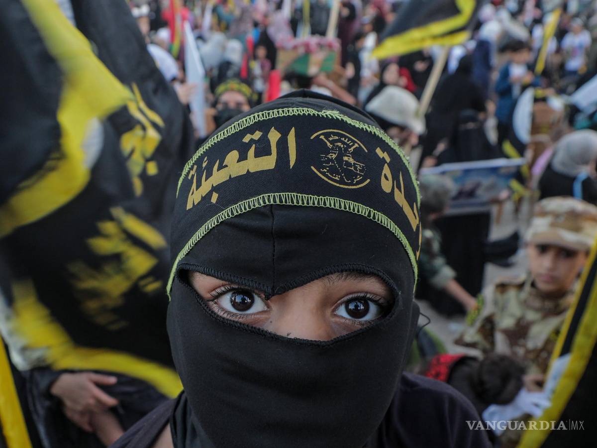 $!Un niño palestino asiste a la manifestación del movimiento Jihad Islámica que conmemora el 36º aniversario de la fundación del movimiento en Gaza.