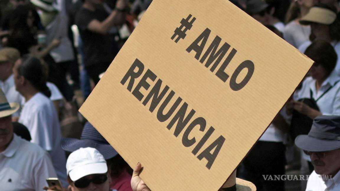 #RenunciaAMLO es tendencia tras los feminicidios de Fátima e Ingrid... feministas continúan con protestas en Palacio Nacional