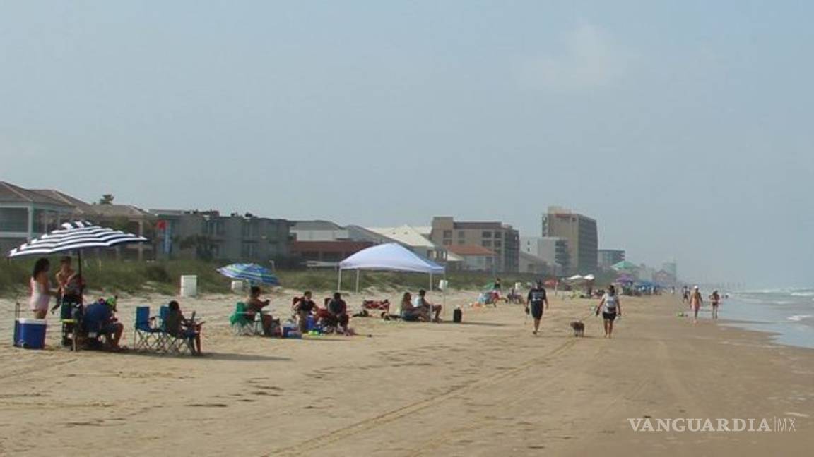 $!Reabren playas en Isla del Padre, Texas; filas kilométricas para entrar