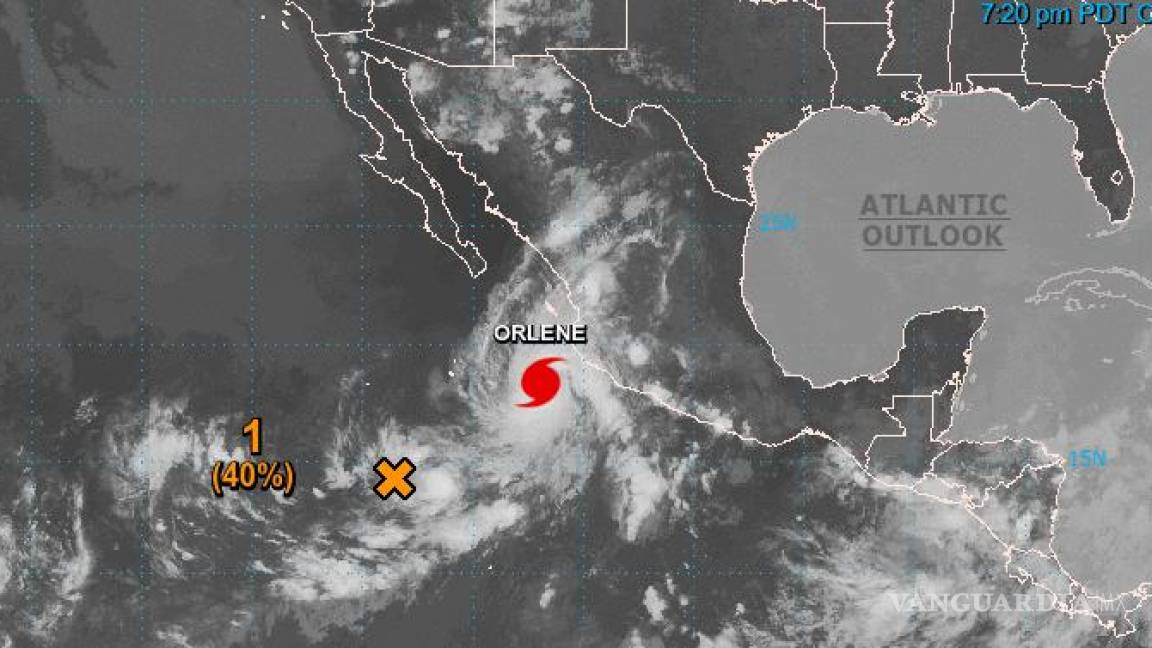 Huracán Orlene, de categoría 4 se debilita a 3, mientras avanza hacia el oeste de México
