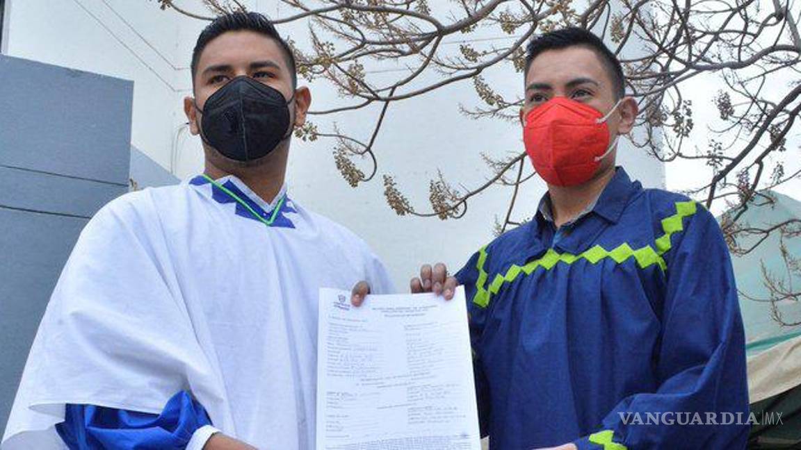 $!Se casó la primera pareja gay rarámuri en Chihuahua