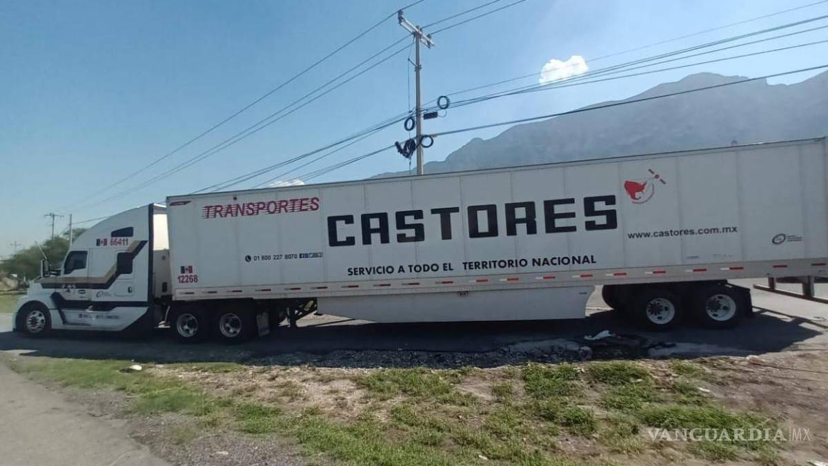 Detienen a tres hombres sobre la carretera Mty-Saltillo por el traslado de 9 migrantes