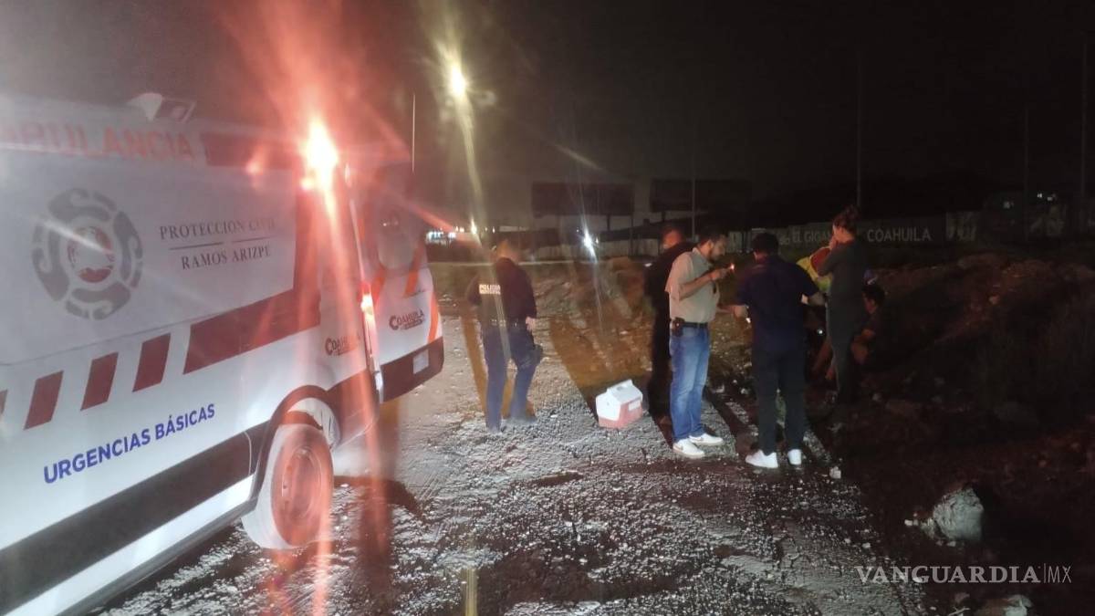 Pide relevo al volante y lo abandonan tras volcadura en Ramos Arizpe; queda gravemente lesionado