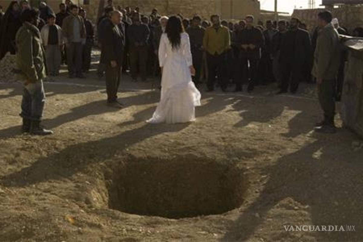 Apedrean hasta la muerte a joven siria por usar facebook