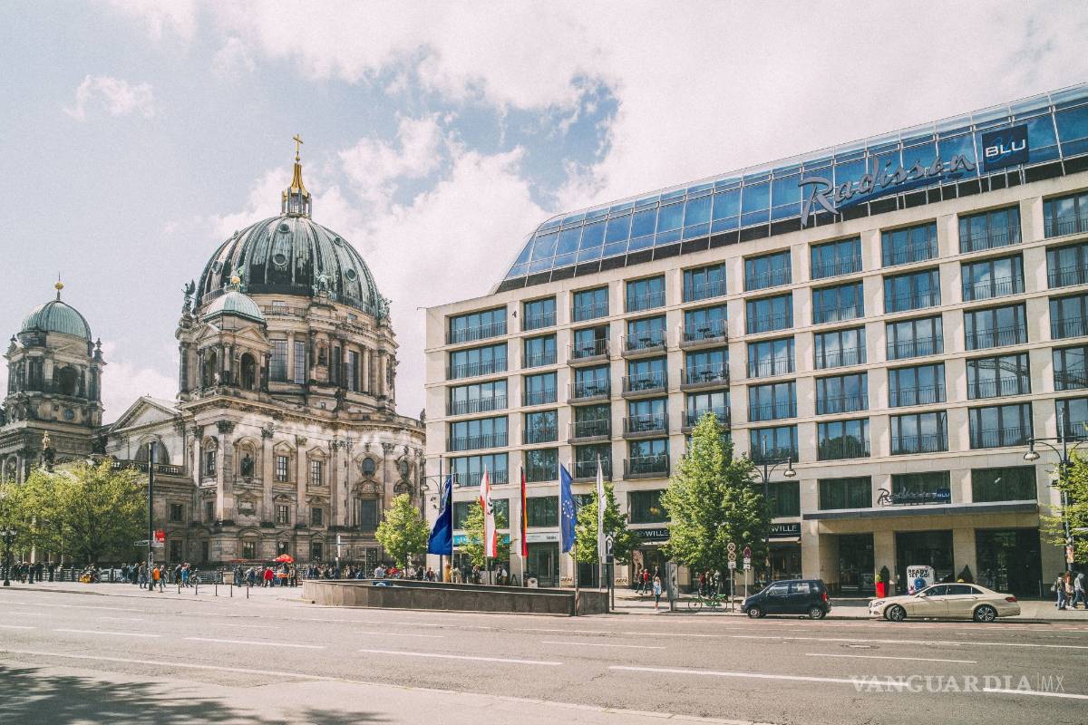 $!AquaDom, el acuario cilíndrico más grande del mundo