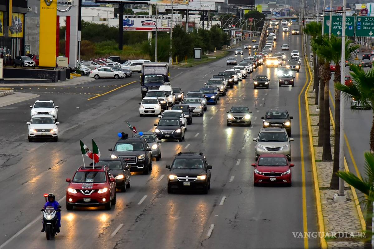 Participan automovilistas en Caravana Anti AMLO