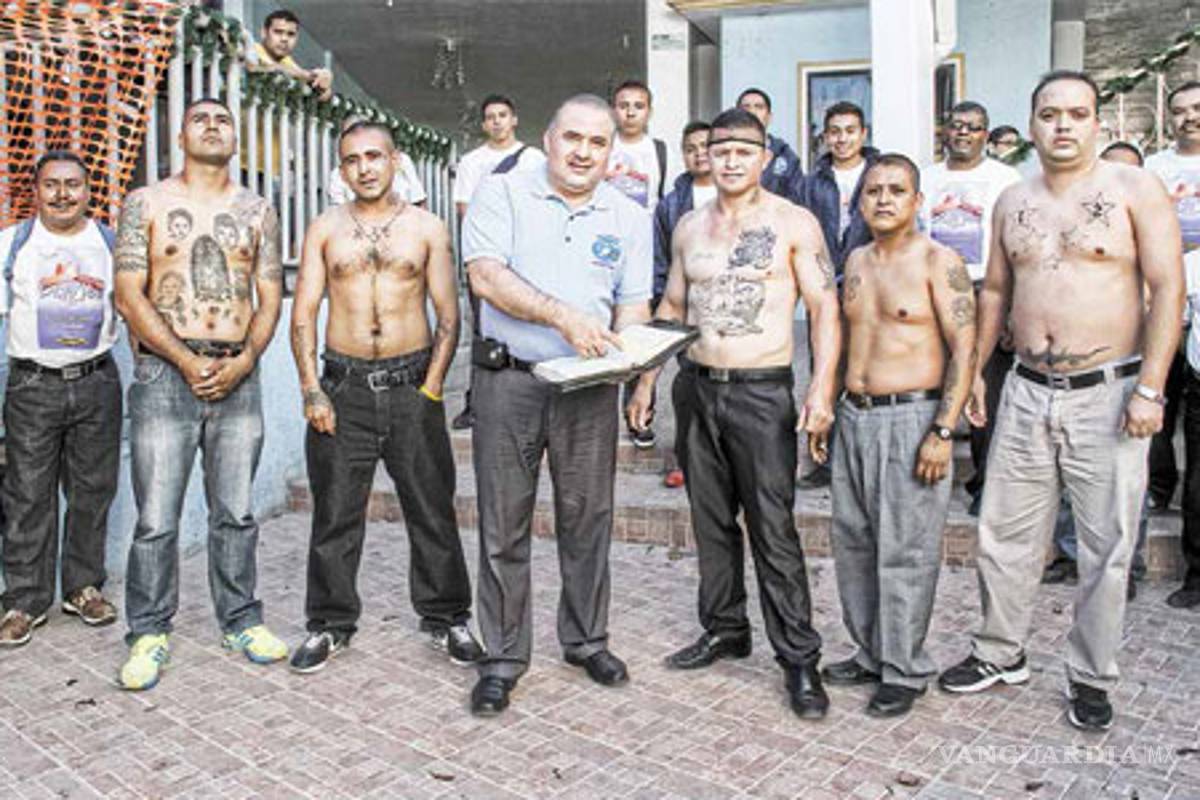 Líder de Cristo Vive participa en debate en TV sobre película 'Pink'