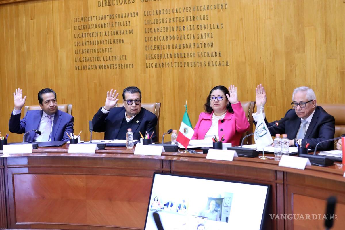 $!Autoridades del IMSS durante la deliberación para aprobar los proyectos hospitalarios en Saltillo, Culiacán y Los Cabos.