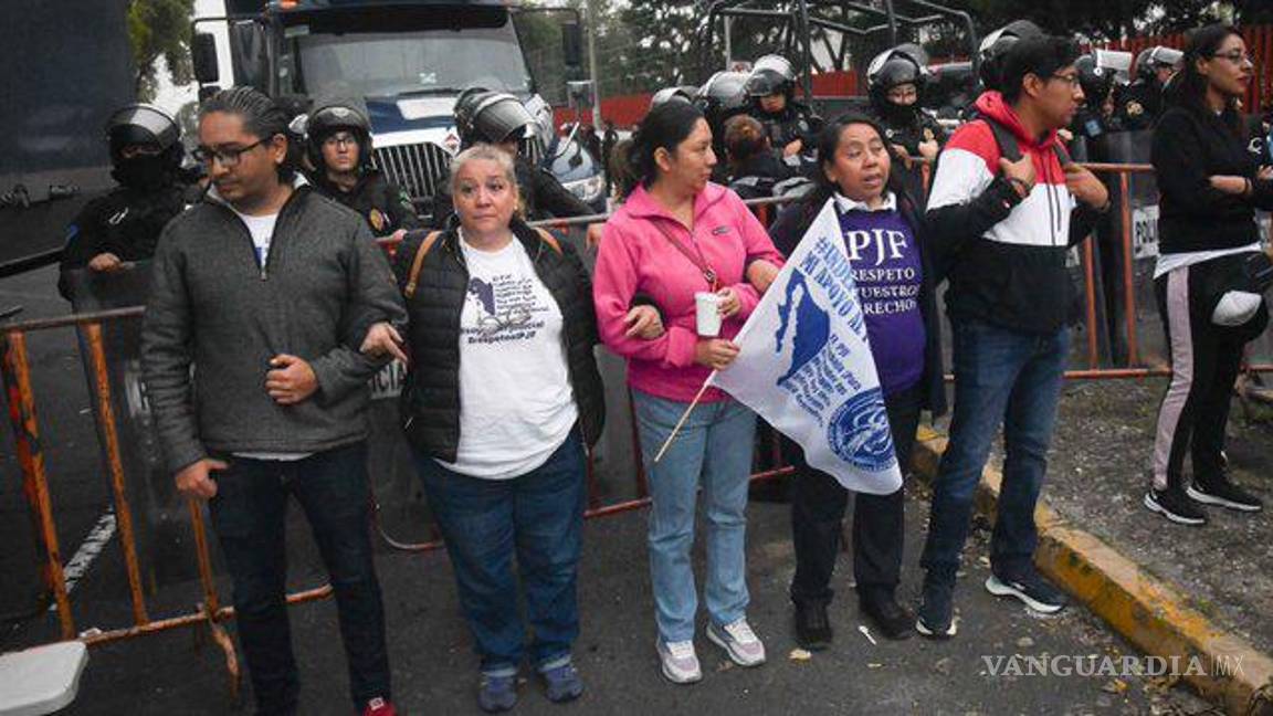 $!Bloquean Cámara de Diputados para impedir discusión de reforma judicial; usarán sede alterna