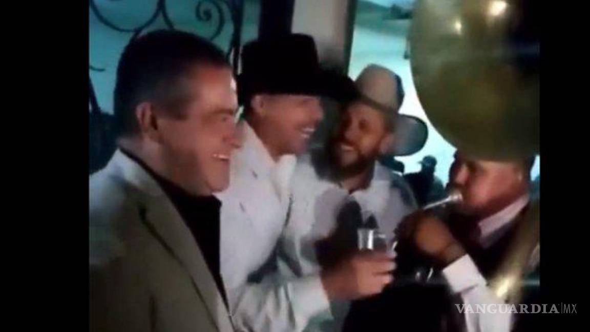 Alcalde de Jerez canta narcocorridos en medio de ola de violencia; pobladores exigen seguridad