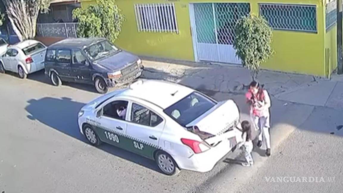 Taxista roba regalos de Navidad a una familia en SLP (VIDEO)