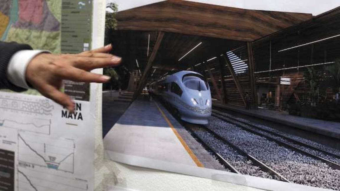 Ejército construirá dos 'tramos grandes' del Tren Maya: AMLO