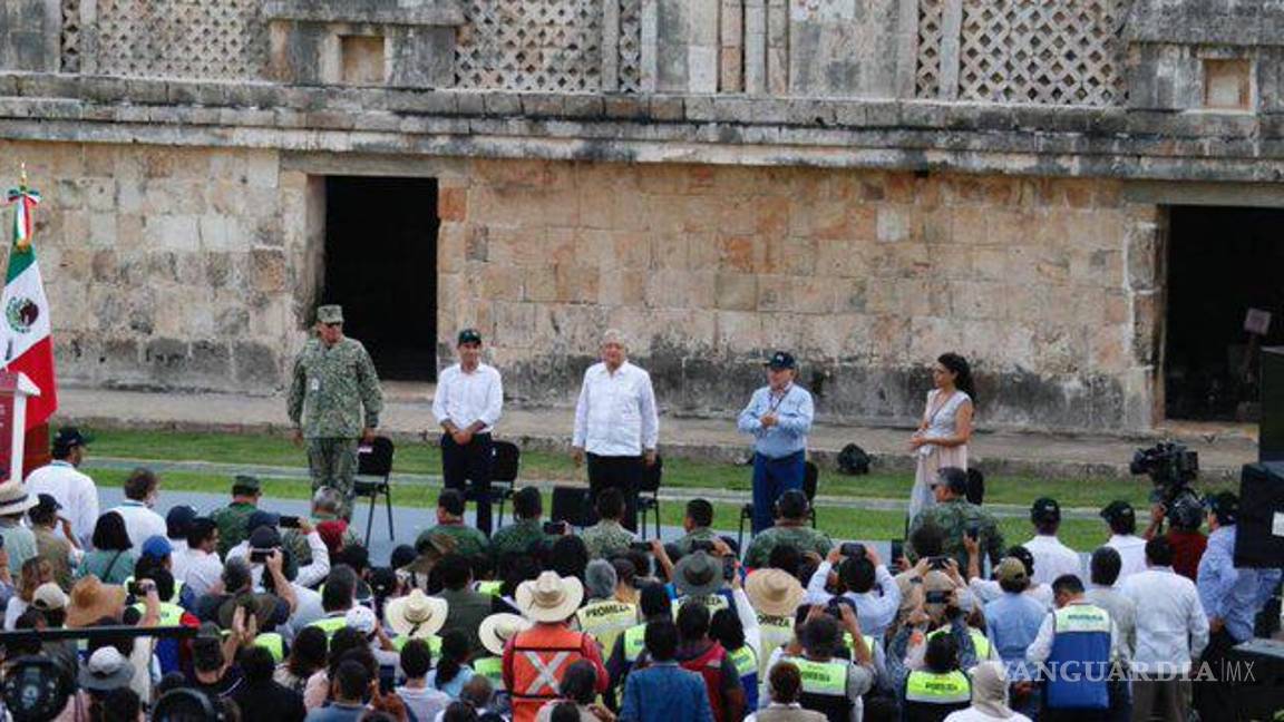 $!Lo acompañaron el gobernador de Yucatán, Mauricio Vila; el director del INAH, Diego Prieto; el secretario de la Defensa, Luis Cresencio Sandoval, y el director de la zona de Uxmal, José Huchim Herrera