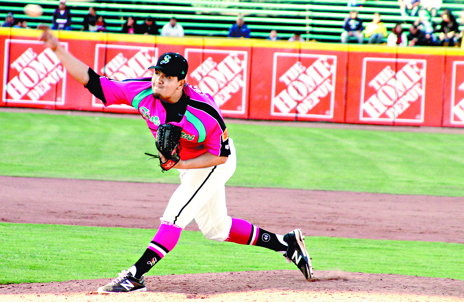 Edwin Salas por el puesto de preparador