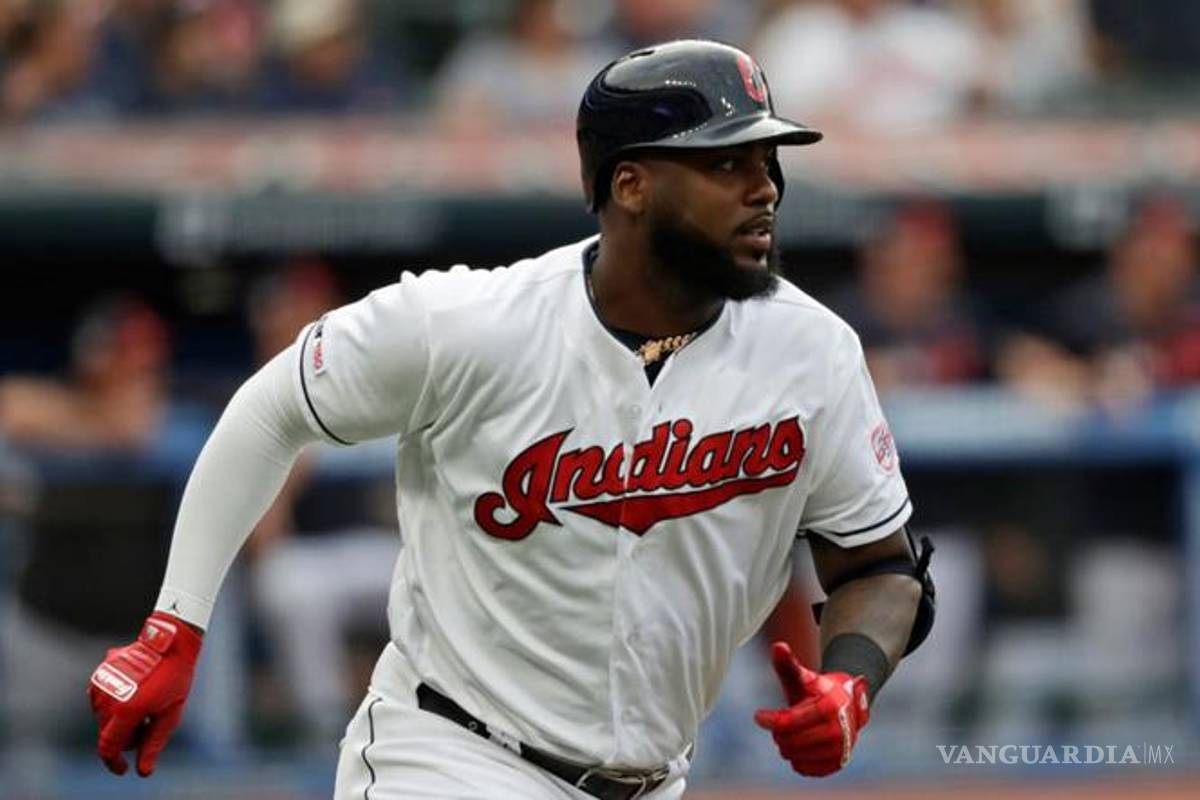 Indios de Cleveland separará del equipo a este pelotero por andar de fiesta y sin mascarilla