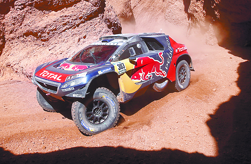 Carlos Sainz toma el liderato en Dakar