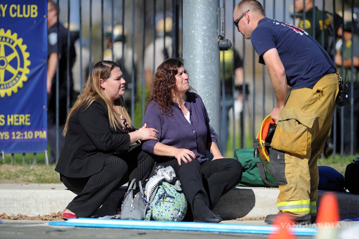 &quot;Hay gente herida. Recen por nosotros&quot; : Los mensajes de texto en San Bernardino
