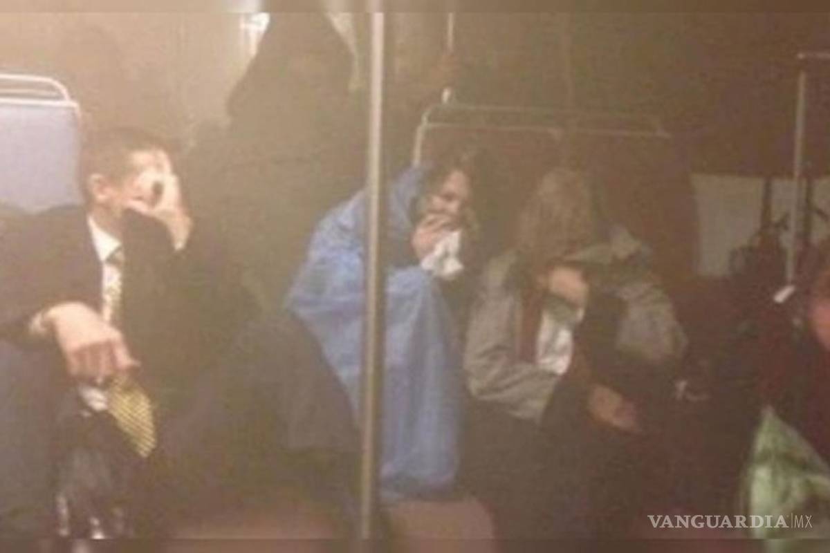 En el DF conductor del metro arranca tren con puertas abiertas