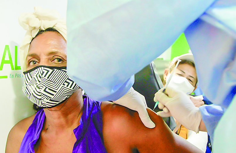 ‘Potencias tienen medios para vacunar al mundo’