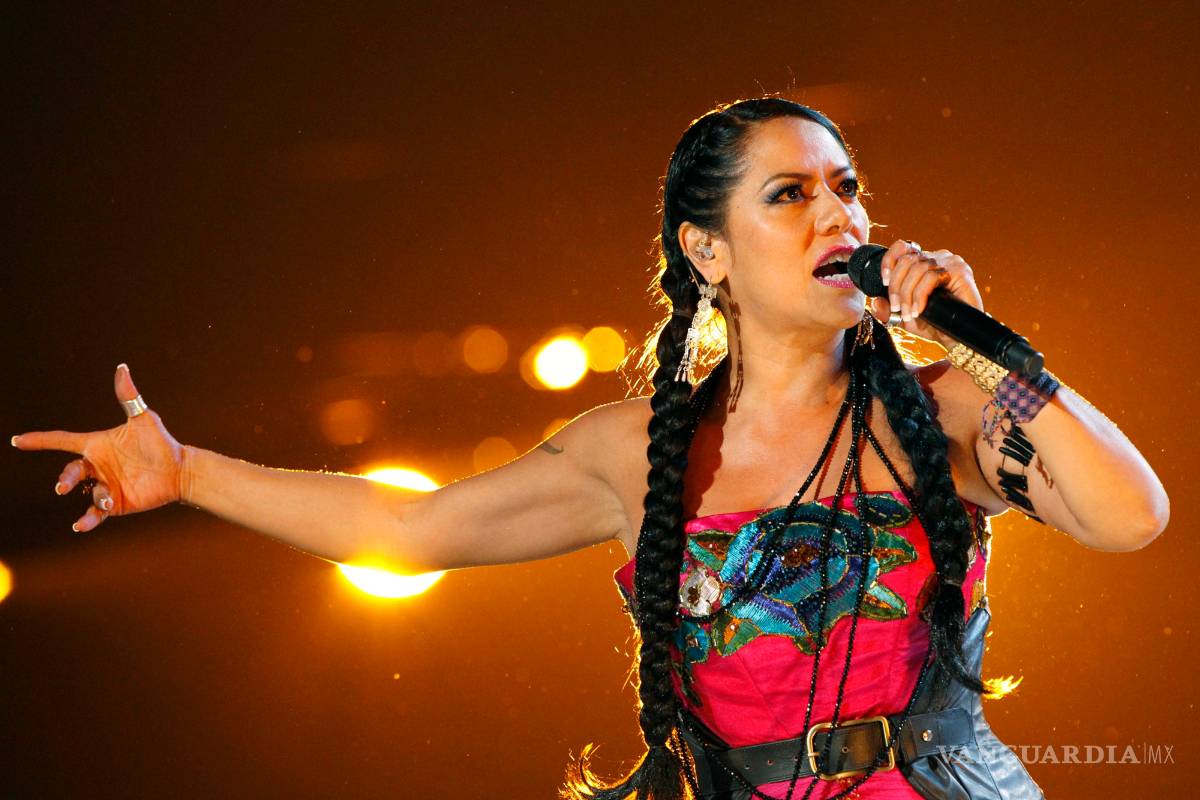 Lila Downs reúne fondos para encuentro de poesía indígena