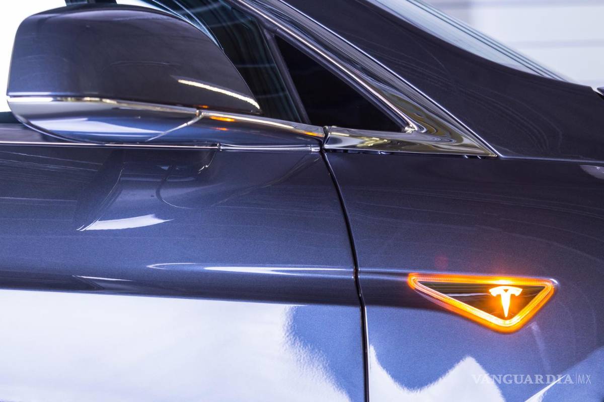 Pide Tesla a proveedores eliminar autopartes chinas