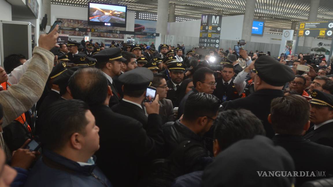 Pilotos y directivos de Aeroméxico buscan evitar huelga, emplazada para el 1 de octubre