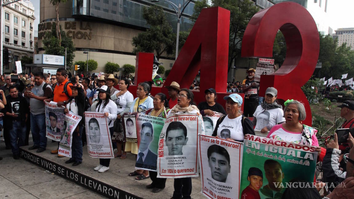 Padres de los 43 condenan liberación de policías