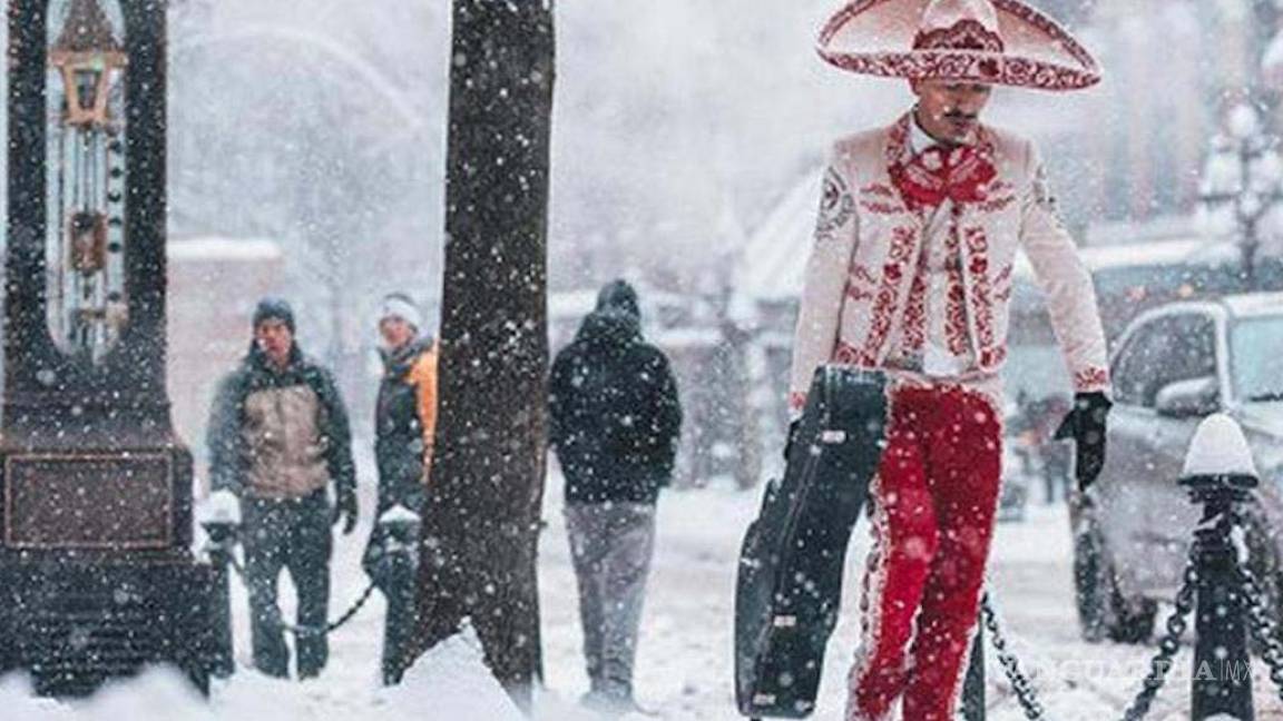 ¿Qué hace un mariachi caminando bajo una tormenta de nieve en Canadá?
