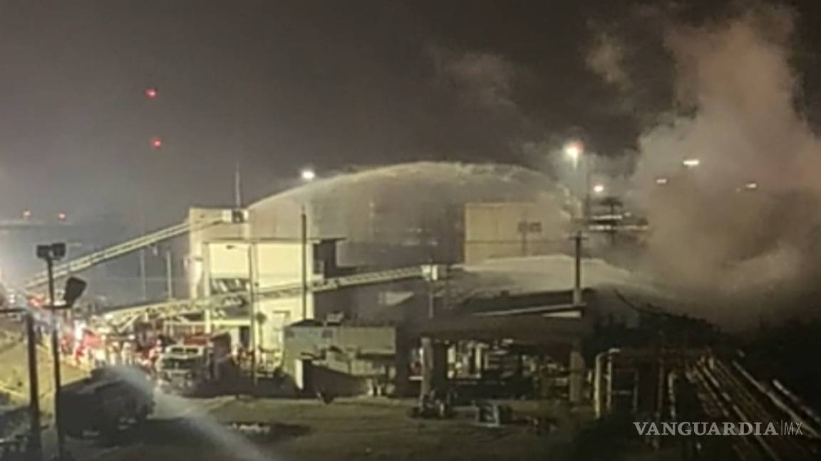 Sofocan incendio en refinería de Minatitlán, Veracruz
