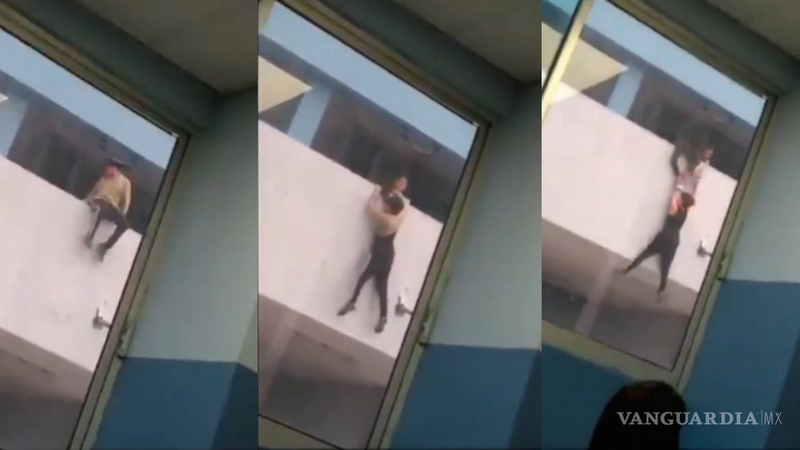 VIDEO: Estudiante cae de edificio en Nuevo León; compañero amortigua golpe y la salva