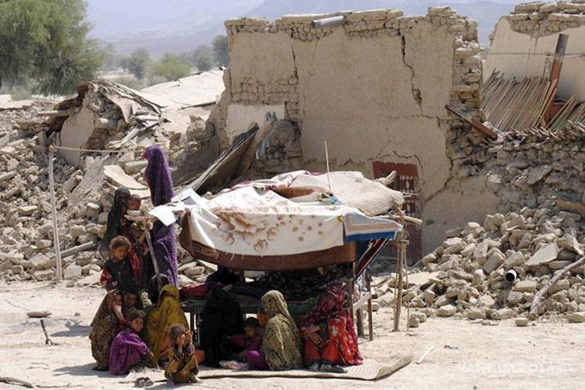 Van 327 muertos por terremoto en Pakistán