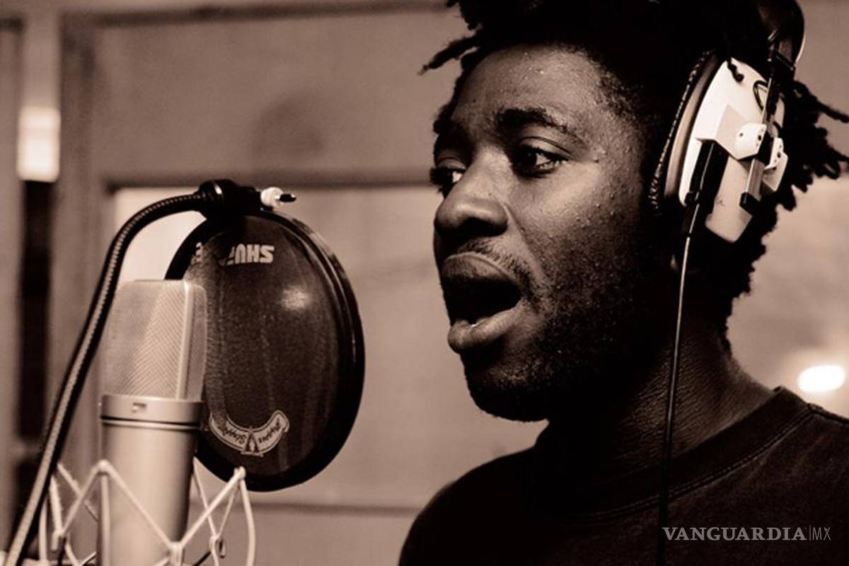 Kele Okereke, cantante de Bloc Party, anuncia su segundo disco en solitario