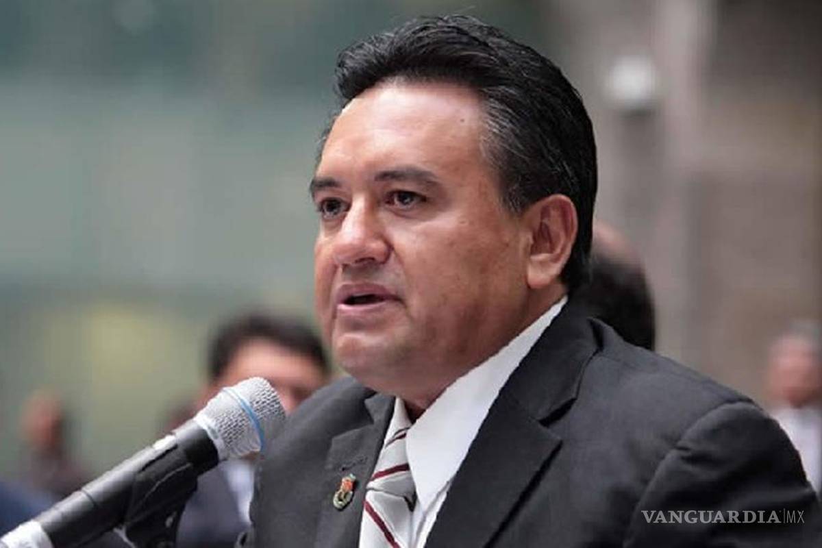 Reeligen a Martín Esparza como dirigente del SME