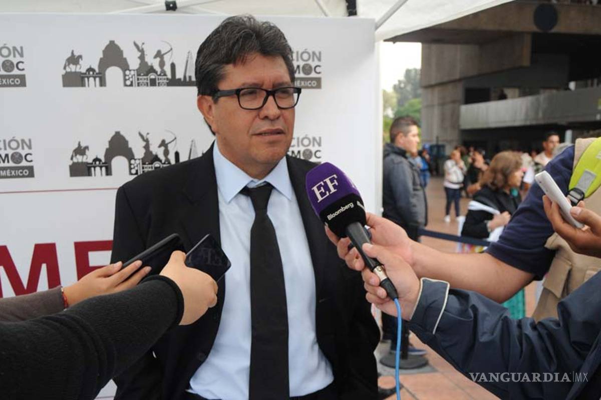 Dejan a Monreal paquete con de 1.5 millones de pesos