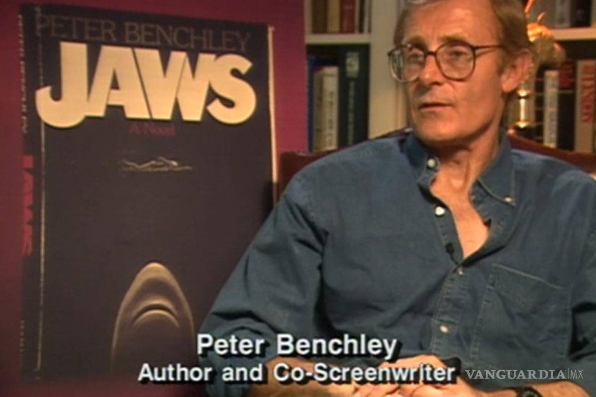 Peter Benchley logró la fama como escritor con Tiburón