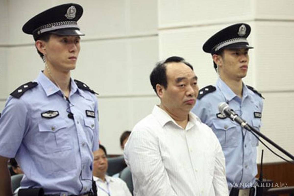 Condenan a funcionario chino por actuar en video porno