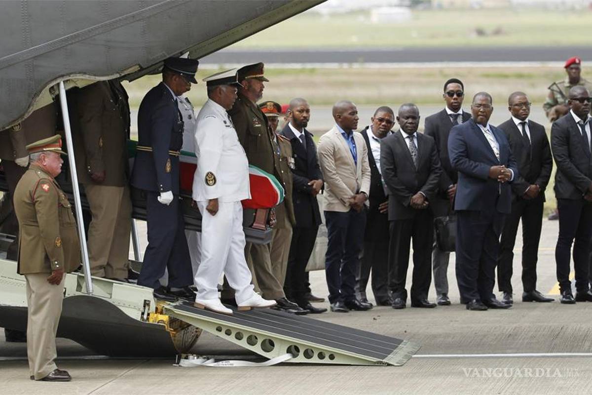 Restos de Mandela llegan a donde será enterrado