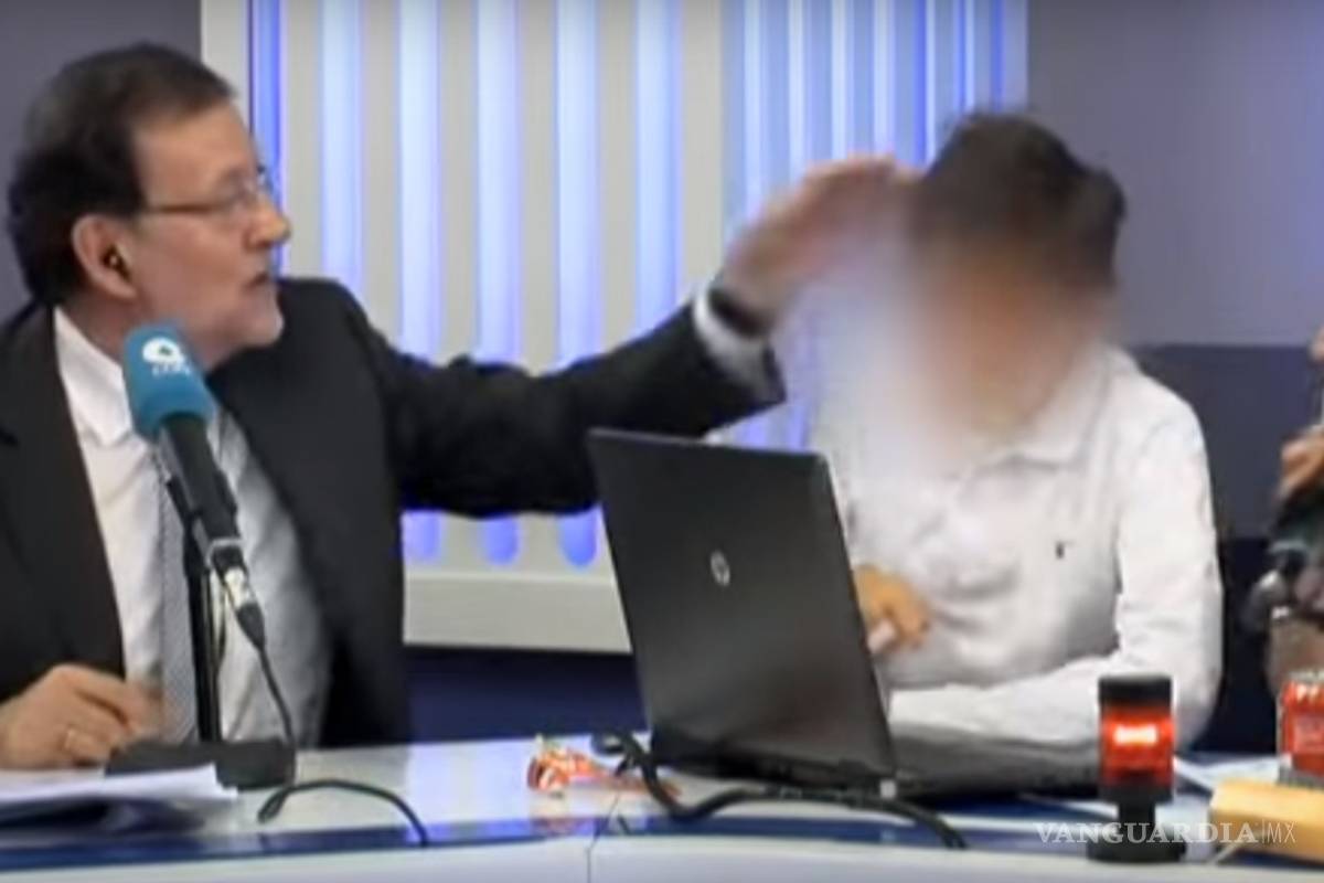 Presidente de España 'le mete un zape' a su hijo durante programa (Video)