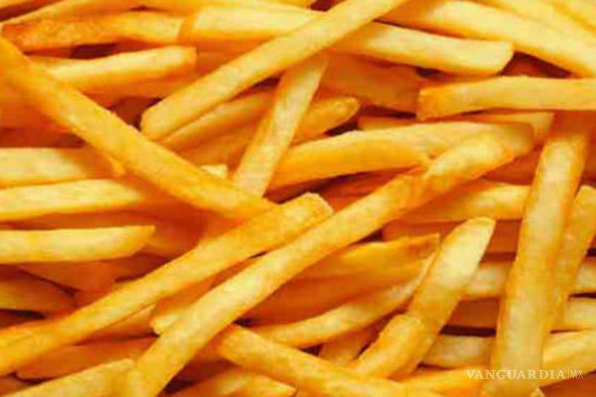 Hallan sustancia cancerígena en 14 productos, incluídas las papas de KFC