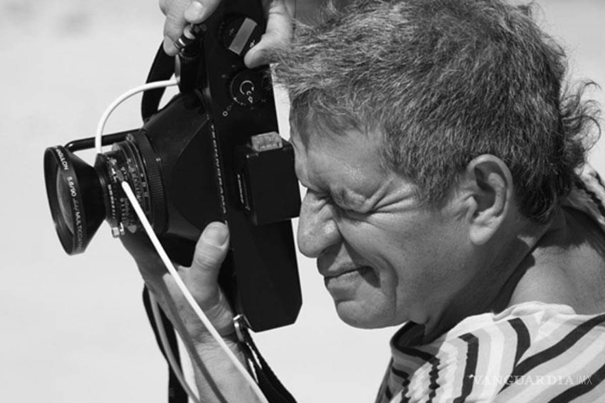 "Soy un intruso en el espacio y tiempo de quienes retrato": Rogelio Cuéllar