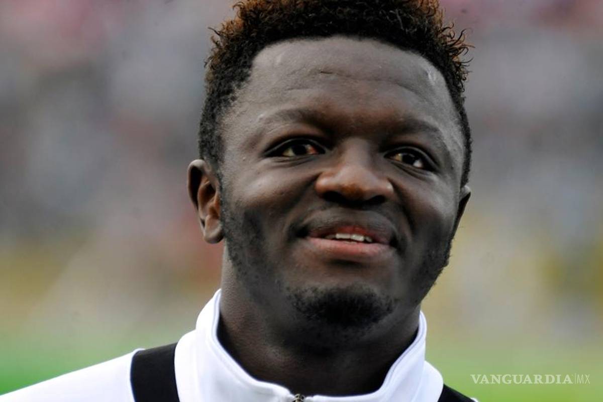 Muntari fumando mariguana en concentración del Mundial (video)