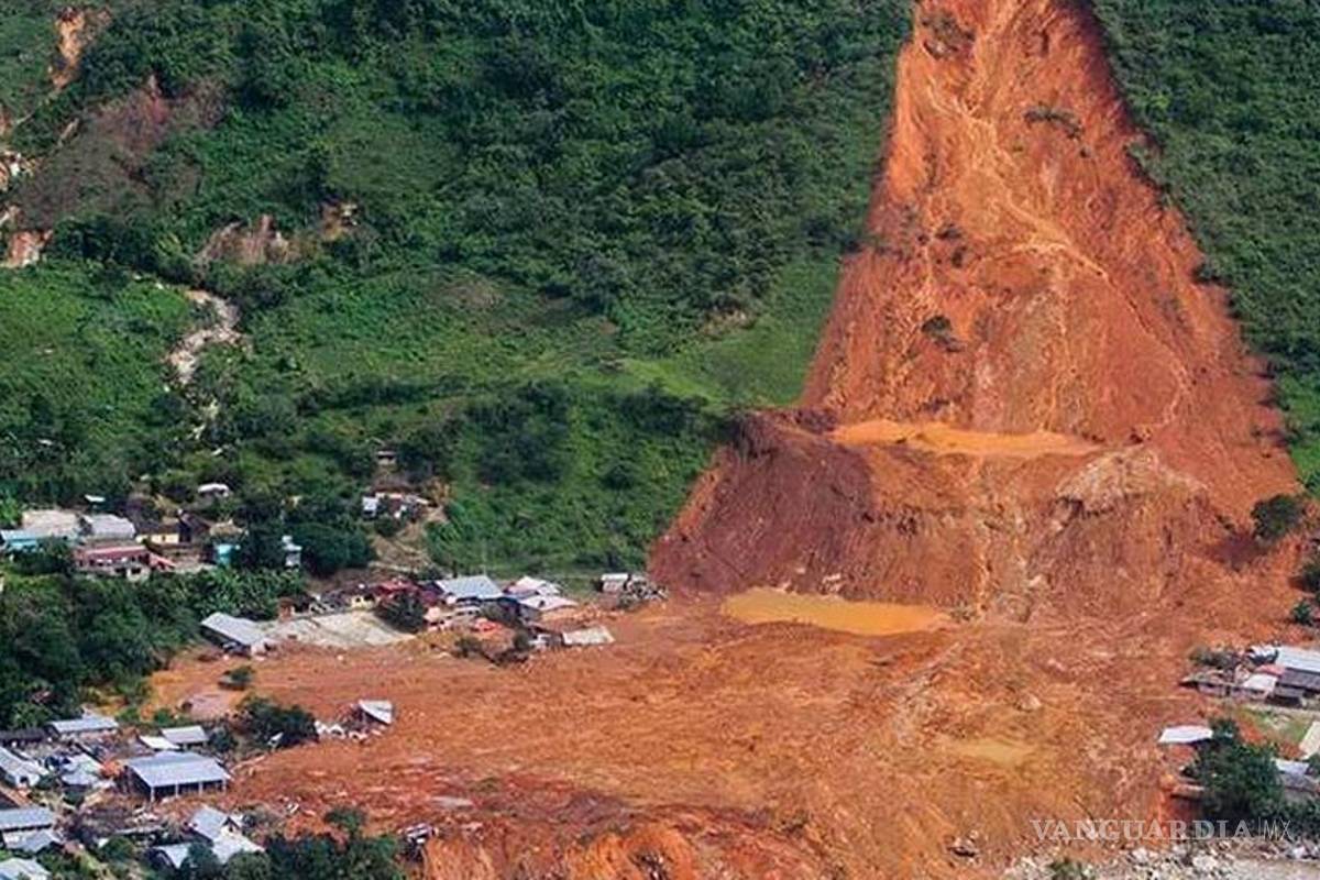 A un año del desgajamiento reconstruyen viviendas en La Pintada, Guerrero