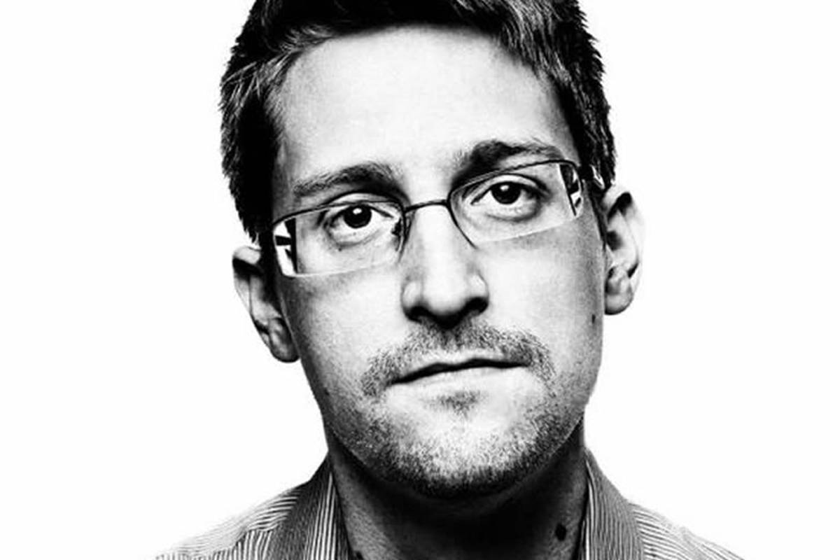 Snowden a favor de Apple: 'FBI busca poder hackear los iPhone en media hora'