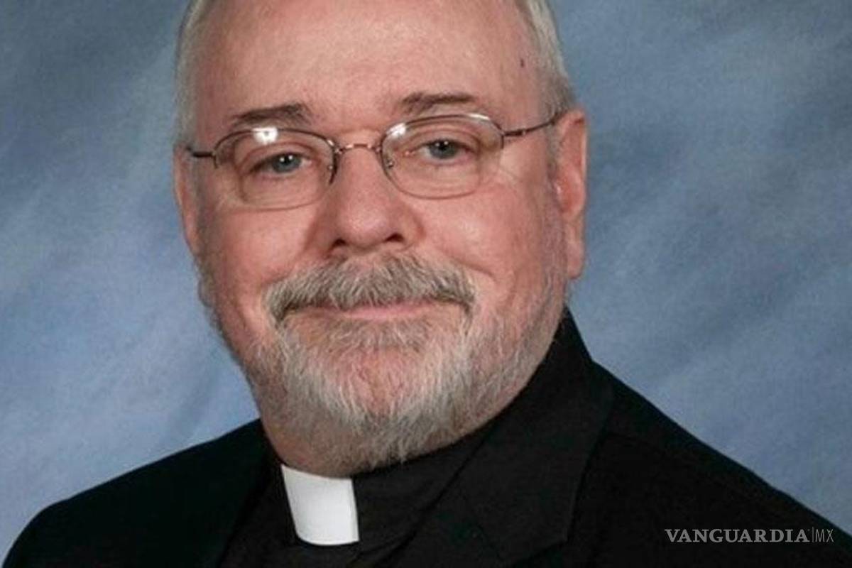 Sacerdote es detenido, tenía sexo con una prostituta en cementerio