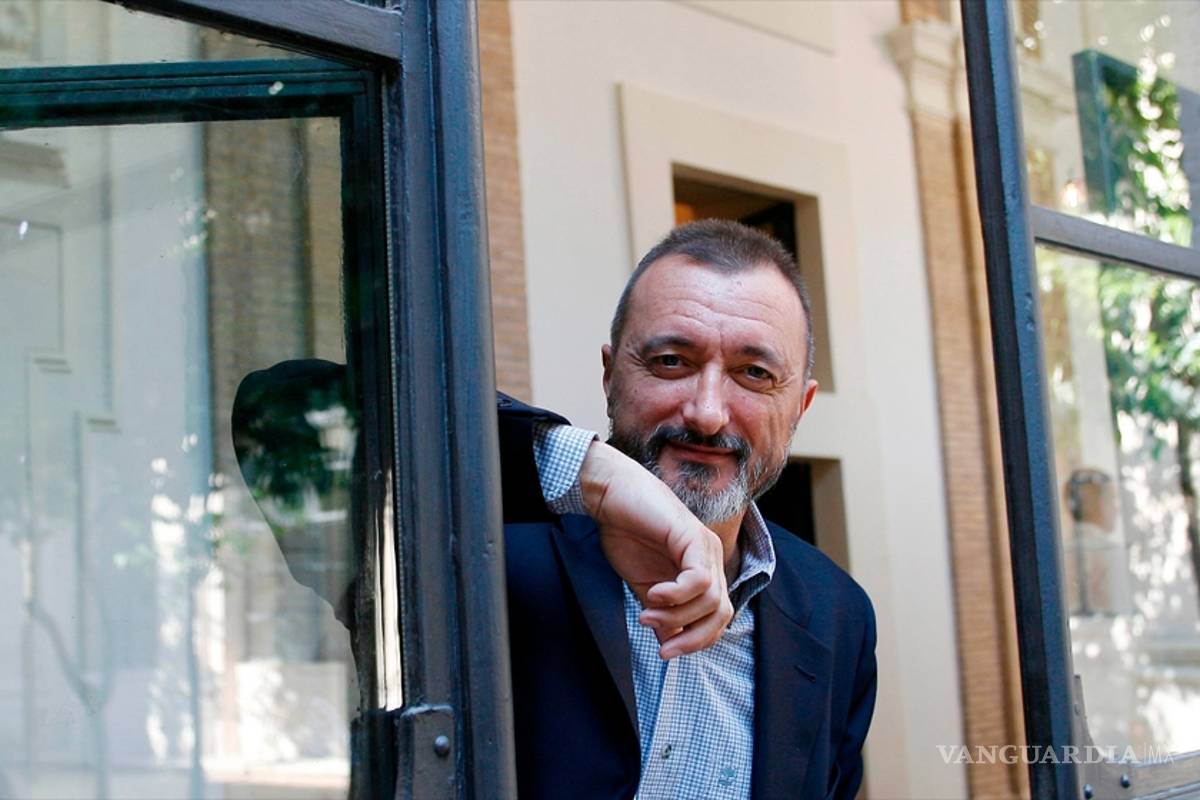 Pérez Reverte elige 11 barcos en exposición sobre la historia naval