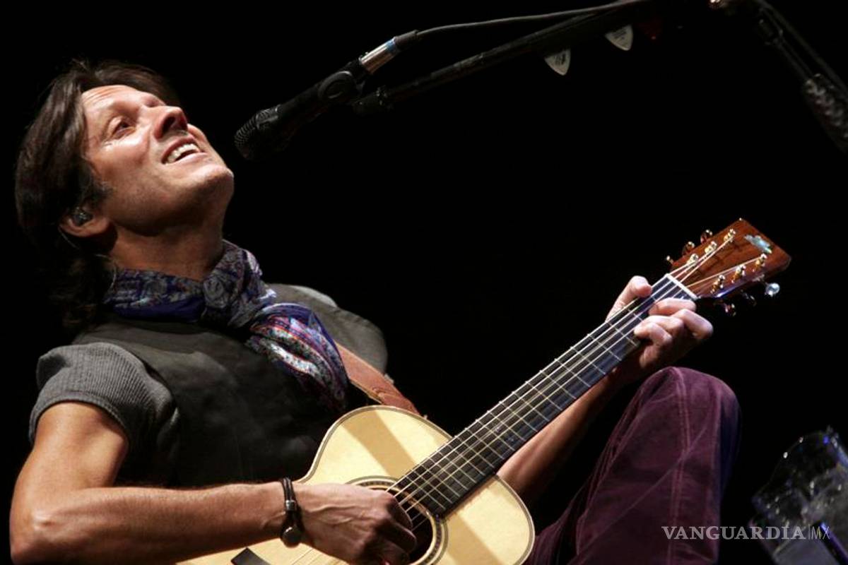 Homenajean a Hernaldo Zúñiga por sus 42 años en la música