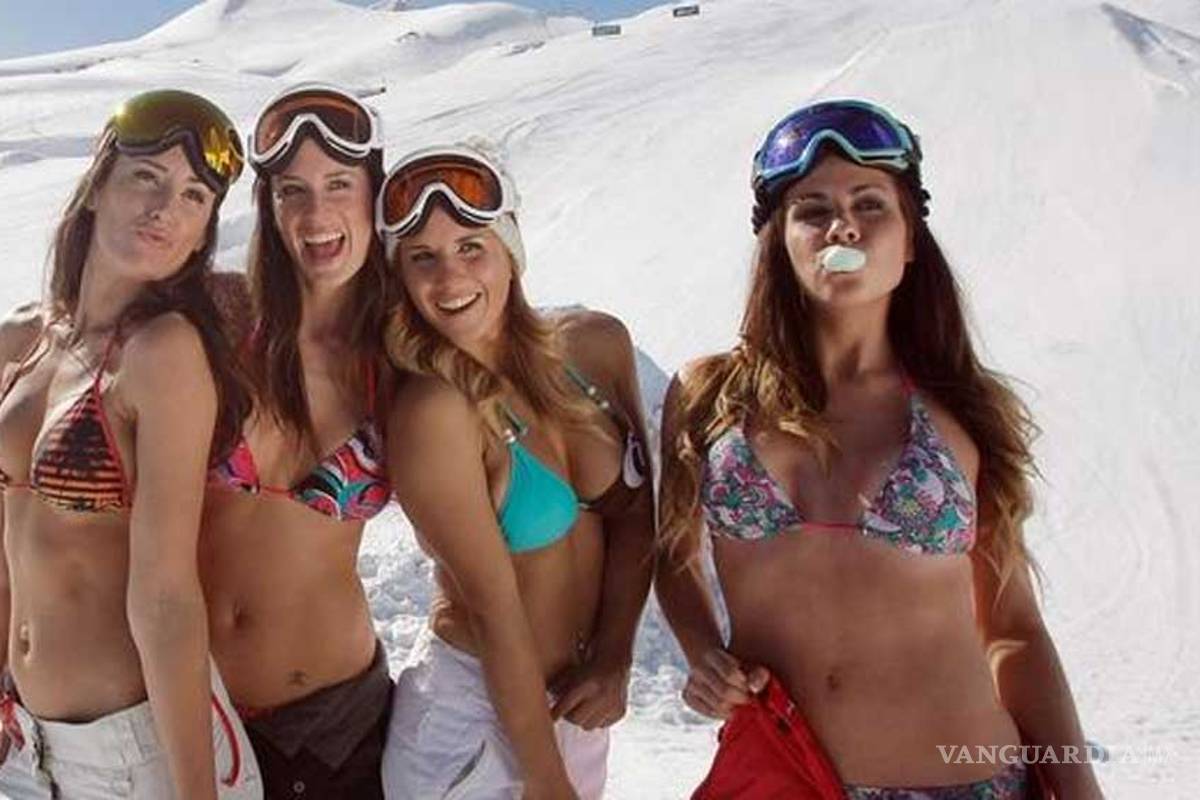 Cientos de rusas en bikini esquían para el Guinness