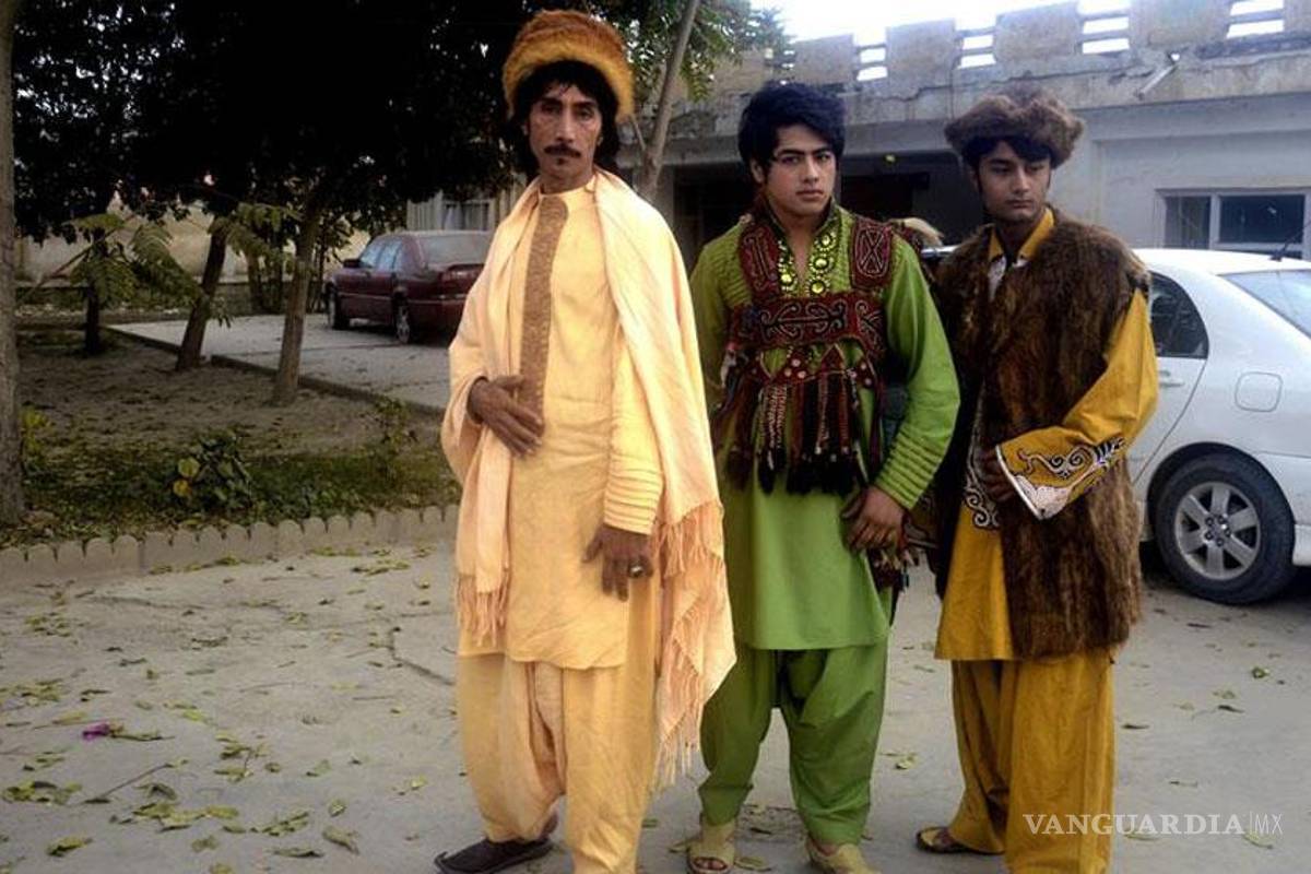 Diseñador lleva la moda a Afganistán a pesar de amenazas talibanes