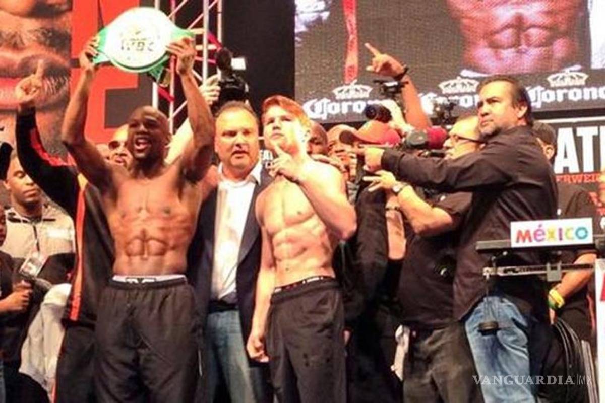 Mayweather y &quot;Canelo&quot; Alvarez superan la báscula